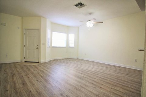 Townhouse in Clermont, Florida 4 bedrooms, 190.26 sq.m. № 2389232 - photo 18