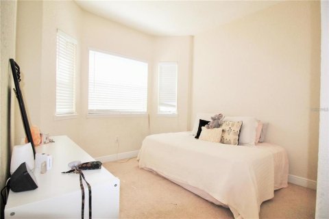 Townhouse in Clermont, Florida 4 bedrooms, 190.26 sq.m. № 2389232 - photo 9
