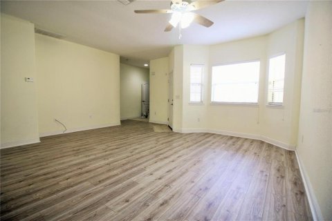 Townhouse in Clermont, Florida 4 bedrooms, 190.26 sq.m. № 2389232 - photo 25
