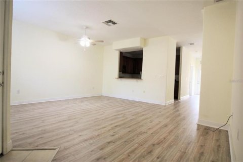 Townhouse in Clermont, Florida 4 bedrooms, 190.26 sq.m. № 2389232 - photo 23