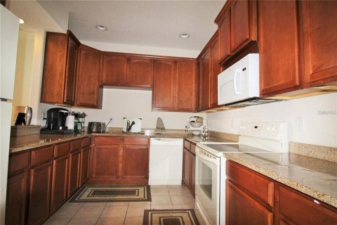 Townhouse in Clermont, Florida 4 bedrooms, 190.26 sq.m. № 2389232 - photo 2