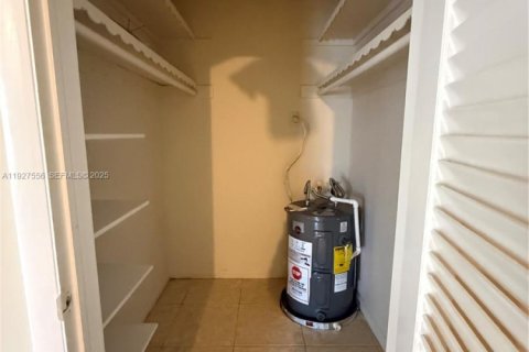 Appartement à louer à Pompano Beach, Floride: 1 chambre, 402.64 m2 № 1986332 - photo 11