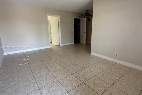 Appartement à louer à Pompano Beach, Floride: 1 chambre, 402.64 m2 № 1986332 - photo 10