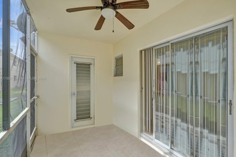 Appartement à louer à Pompano Beach, Floride: 1 chambre, 402.64 m2 № 1986332 - photo 12