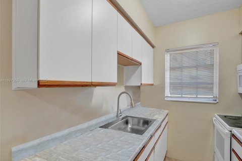 Appartement à louer à Pompano Beach, Floride: 1 chambre, 402.64 m2 № 1986332 - photo 5