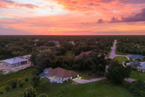 House in North Port, Florida 3 bedrooms, 118.73 sq.m. № 1899852 - photo 9