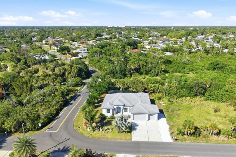 House in Venice, Florida 3 bedrooms, 208.19 sq.m. № 2206042 - photo 8