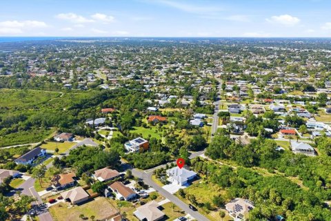 House in Venice, Florida 3 bedrooms, 208.19 sq.m. № 2206042 - photo 4