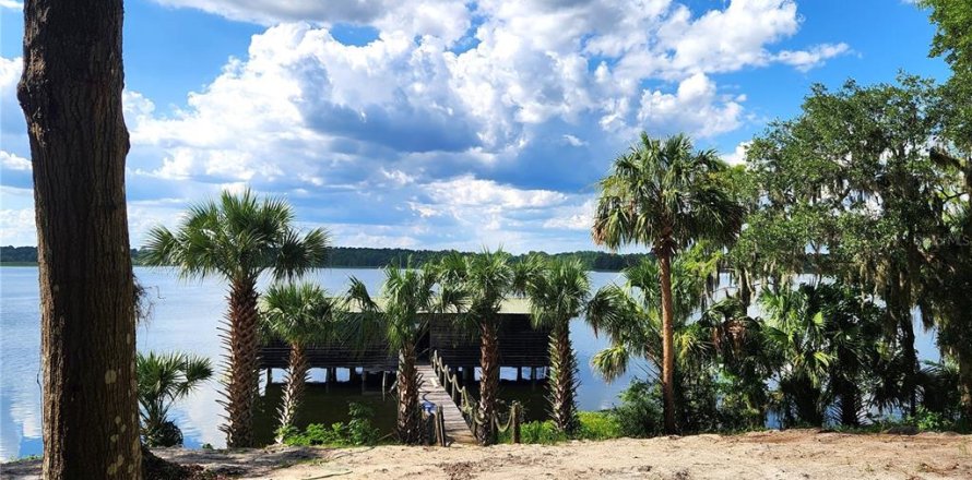 Casa en Fort MC Coy, Florida 4 dormitorios, 286.6 m2 № 1791855