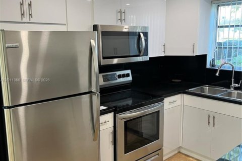 Снять в аренду кондоминиум в Майами, Флорида 2 спальни, 69.68м2, № 2075183 - фото 5