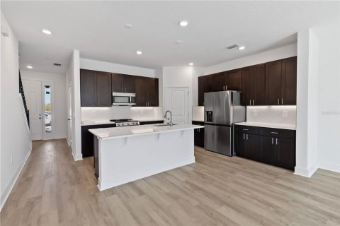 Townhouse in Ocoee, Florida 3 bedrooms, 179.77 sq.m. № 1666454 - photo 4