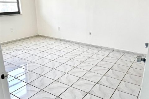 Condo in Miami Beach, Florida, 1 bedroom  № 1710575 - photo 13