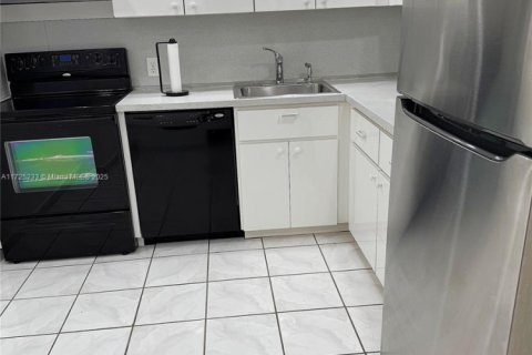 Condo in Miami Beach, Florida, 1 bedroom  № 1710575 - photo 7