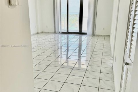 Condo in Miami Beach, Florida, 1 bedroom  № 1710575 - photo 5