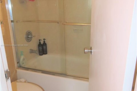 Condo in Miami Beach, Florida, 1 bedroom  № 1710575 - photo 19