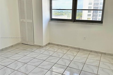 Condo in Miami Beach, Florida, 1 bedroom  № 1710575 - photo 14