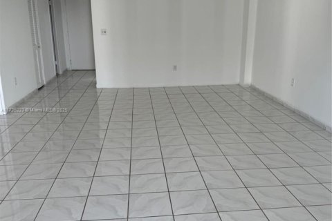 Condo in Miami Beach, Florida, 1 bedroom  № 1710575 - photo 12