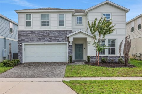 House in Davenport, Florida 10 bedrooms, 408.68 sq.m. № 2341821