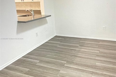 Copropriété à louer à Miami, Floride: 1 chambre, 66.15 m2 № 1891761 - photo 12