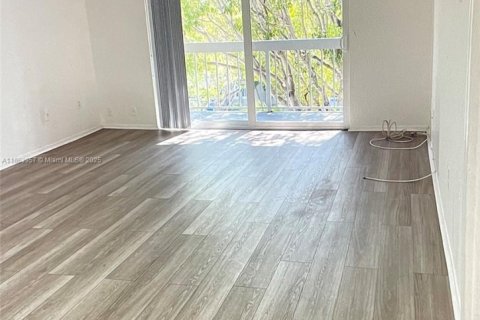 Copropriété à louer à Miami, Floride: 1 chambre, 66.15 m2 № 1891761 - photo 4
