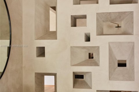 House in Miami Beach, Florida 3 bedrooms, 220.92 sq.m. № 1976887 - photo 2