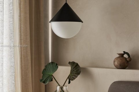 House in Miami Beach, Florida 3 bedrooms, 220.92 sq.m. № 1976887 - photo 21