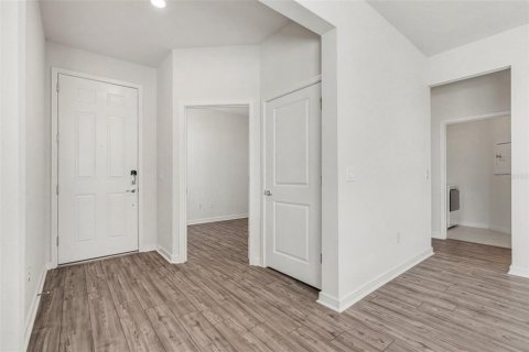 House in Land O' Lakes, Florida 2 bedrooms, 137.5 sq.m. № 2427361 - photo 6