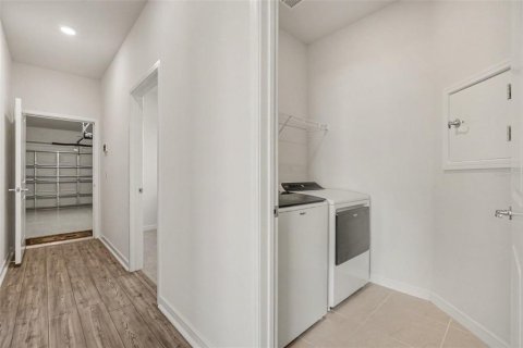 House in Land O' Lakes, Florida 2 bedrooms, 137.5 sq.m. № 2427361 - photo 24