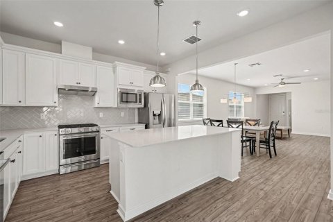 House in Land O' Lakes, Florida 2 bedrooms, 137.5 sq.m. № 2427361 - photo 11