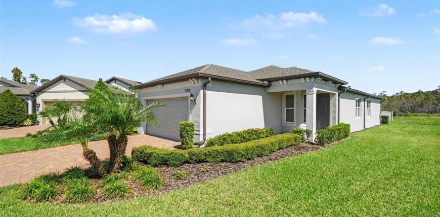 House in Land O' Lakes, Florida 2 bedrooms, 137.5 sq.m. № 2427361