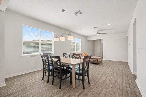 House in Land O' Lakes, Florida 2 bedrooms, 137.5 sq.m. № 2427361 - photo 9