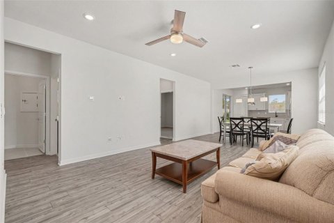 House in Land O' Lakes, Florida 2 bedrooms, 137.5 sq.m. № 2427361 - photo 4