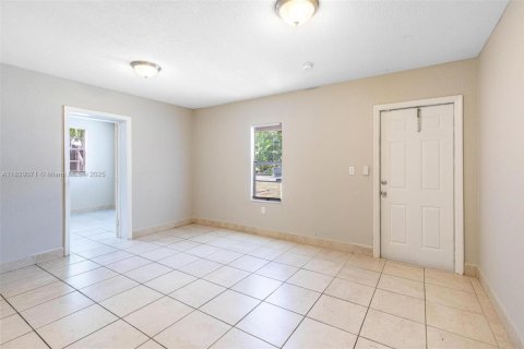 House in Hollywood, Florida 3 bedrooms, 84.73 sq.m. № 1802759 - photo 7
