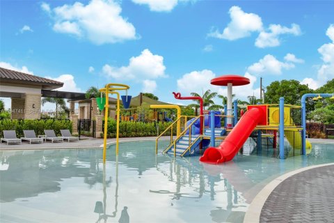 Снять в аренду кондоминиум в Дорал, Флорида 2 спальни, 105.44м2, № 2003542 - фото 28