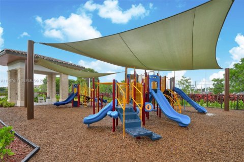 Снять в аренду кондоминиум в Дорал, Флорида 2 спальни, 105.44м2, № 2003542 - фото 29