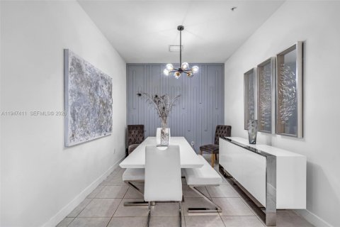 Кондоминиум с 2 спальнями в Дорал, Флорида № 2003542