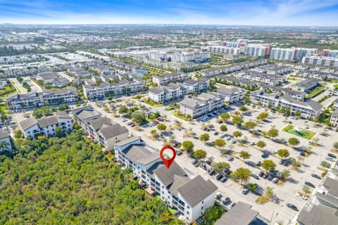 Снять в аренду кондоминиум в Дорал, Флорида 2 спальни, 105.44м2, № 2003542 - фото 8