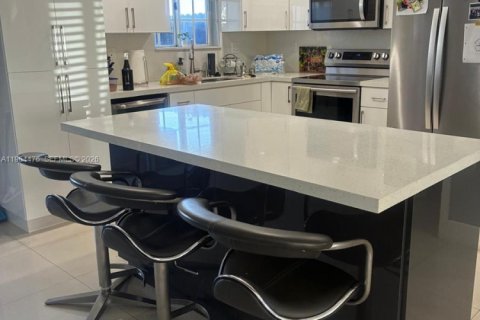 Touwnhouse à vendre à Hialeah Gardens, Floride: 2 chambres, 110.37 m2 № 2026022 - photo 6