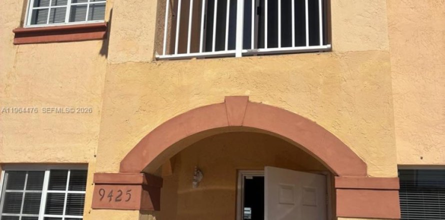 Touwnhouse à Hialeah Gardens, Floride 2 chambres, 110.37 m2 № 2026022