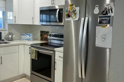 Touwnhouse à vendre à Hialeah Gardens, Floride: 2 chambres, 110.37 m2 № 2026022 - photo 10