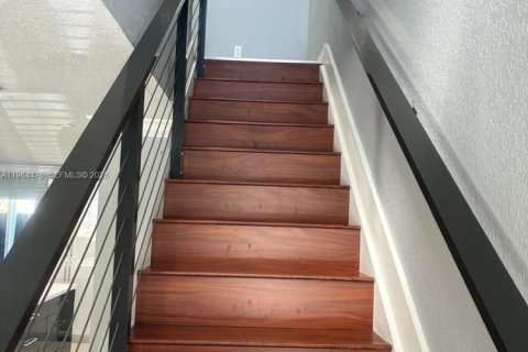 Touwnhouse à vendre à Hialeah Gardens, Floride: 2 chambres, 110.37 m2 № 2026022 - photo 11