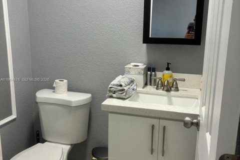 Touwnhouse à vendre à Hialeah Gardens, Floride: 2 chambres, 110.37 m2 № 2026022 - photo 25