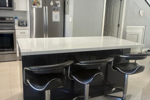 Touwnhouse à vendre à Hialeah Gardens, Floride: 2 chambres, 110.37 m2 № 2026022 - photo 7