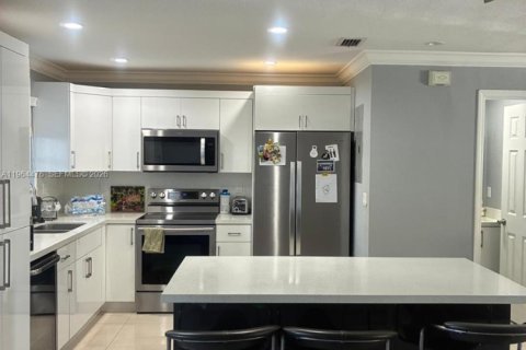 Touwnhouse à vendre à Hialeah Gardens, Floride: 2 chambres, 110.37 m2 № 2026022 - photo 8