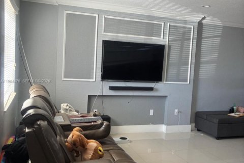 Touwnhouse à vendre à Hialeah Gardens, Floride: 2 chambres, 110.37 m2 № 2026022 - photo 2