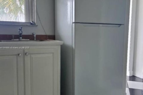 Condo in Sunrise, Florida, 1 bedroom  № 1971931 - photo 4