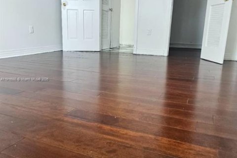 Condo in Sunrise, Florida, 1 bedroom  № 1971931 - photo 8