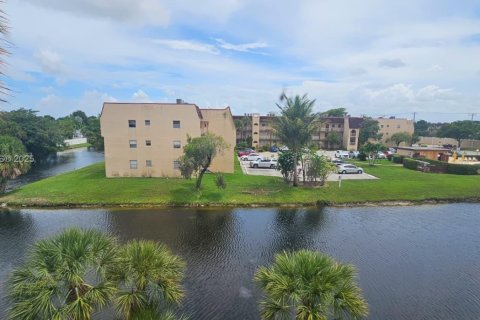 Condo in Sunrise, Florida, 1 bedroom  № 1971931 - photo 11