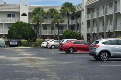 Condo in Sunrise, Florida, 1 bedroom  № 1971931 - photo 13