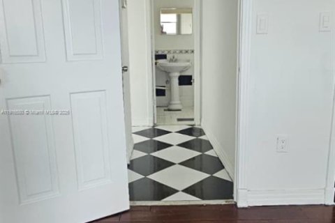 Condo in Sunrise, Florida, 1 bedroom  № 1971931 - photo 10